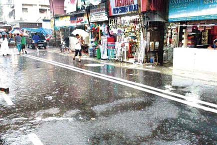 Mumbai rains: Retail outlets suffer Rs 500-cr hit after Friday's washout