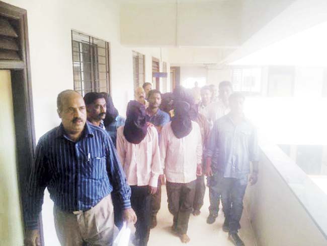 Charkop police officials nabbed a gang of eight for deceiving one of their uncles by posing as I-T officials
