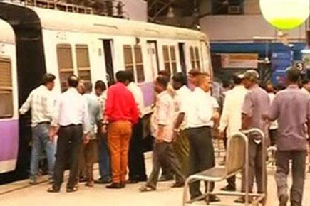 Mumbai local train dashes into buffer while entering Churchgate Railway station, four injured 