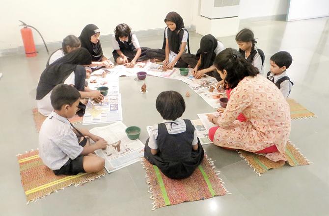 a docent assisting with Ganesh idol making workshop at  Dr Bhau Daji Lad City Museum 