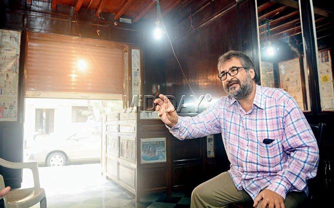 Dr Mansoor Showghi Yezdi has also used mirror panels across Café Irani Chaii. He says that the man behind the gulla (money counter) would use these to keep a watch on his customers. PIC/SAMEER ABEDI
