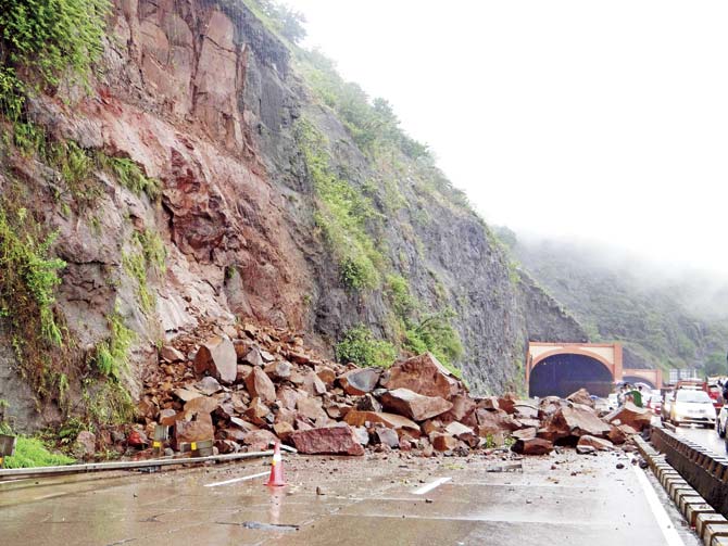 At around 8.30 am yesterday, a few small boulders got dislodged along the Expressway at Rajmachi point near Khandala tunnel, triggering the landslide