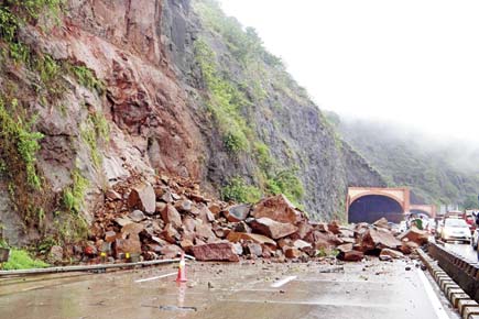 Landslide on Mumbai-Pune Expressway throws traffic off-gear