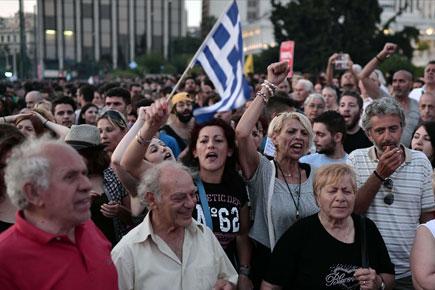 Greeks hit by closed banks, warnings from eurozone