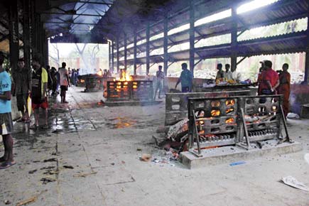 Mumbai hooch tragedy: More people flock to hospitals just to be safe