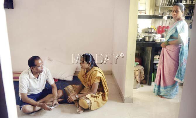 Shantaram and Mayuri Mandavkar (seated) say that they have to start over from scratch. Mayuri’s mother Sheetal looks on. Pics/Pradeep Dhivar