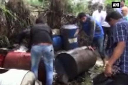 Police destroy thousand litres of illicit liquor in Thane