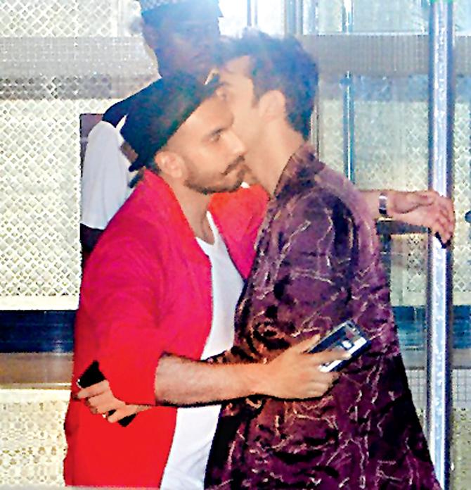 Ranveer Singh embraces Ranbir Kapoor