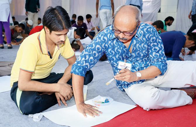 Art director, Ratno Rudro with an inmate at the visual art workshop in Tihar Jail