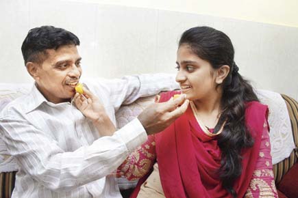 Mumbai: Laundry man passes SSC exam with daughter