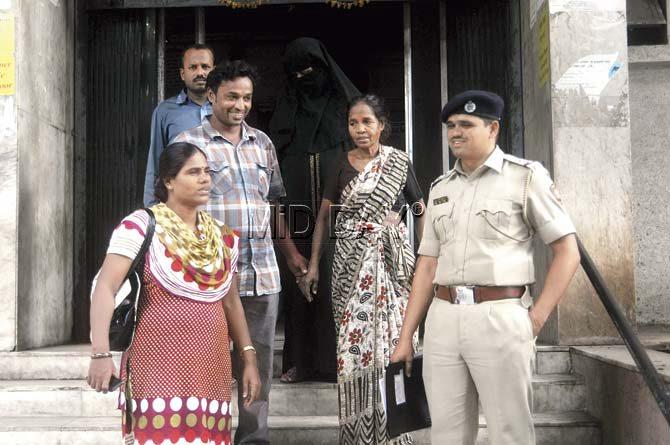 Shamina Begum Baig (second from right) with PSI Santosh Dange, her son and daughter-in-law. Her son was given her custody yesterday. Pic/Satyajit Desai