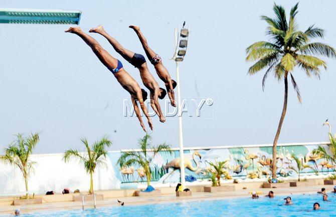 DIVING THROUGH: Boys take the aerial route as they ready to break the water at Shivaji Park swimming pool. The city needs more such facilities. Pic/SATYAJIT DESAI 