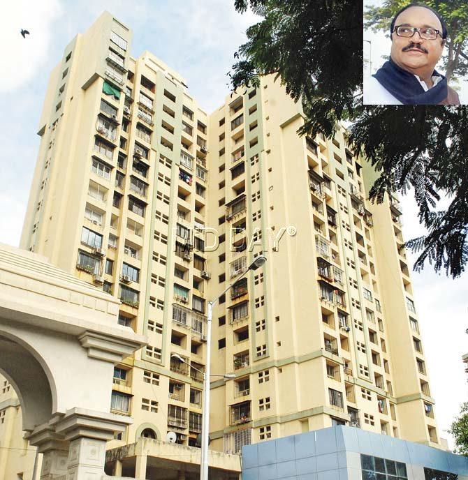 Raids were carried out at several places where Bhujbal and his family own properties, including the Sukhada Co-operative Society in Worli (above) on Tuesday. The office of the MET college in Bandra, of which Bhujbal is the founder chairman, was raided yesterday. Pic/Shadab Khan