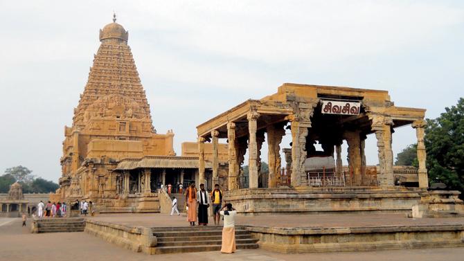 The Brihadeeshwara Temple in Thanjavur (Tanjore). “This was erected by the Chola dynasty. The connection between the two dynasties is their use of Dravidian style of architecture. An important aspect is that despite political differences, the rulers did not destroy the works belonging to the previous dynasties. They even continued the same stories, and made them more defined,” explains Kumar. Pic/Hitesh Chudasama