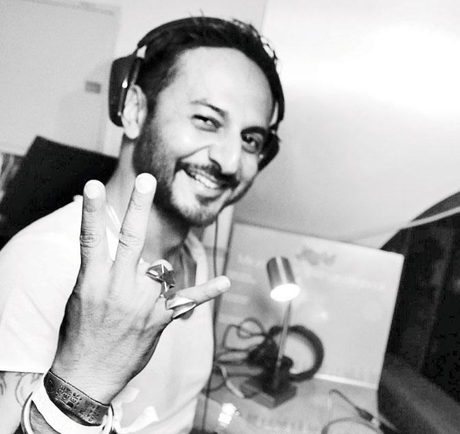 VJ-DJ Nikhil Chinapa