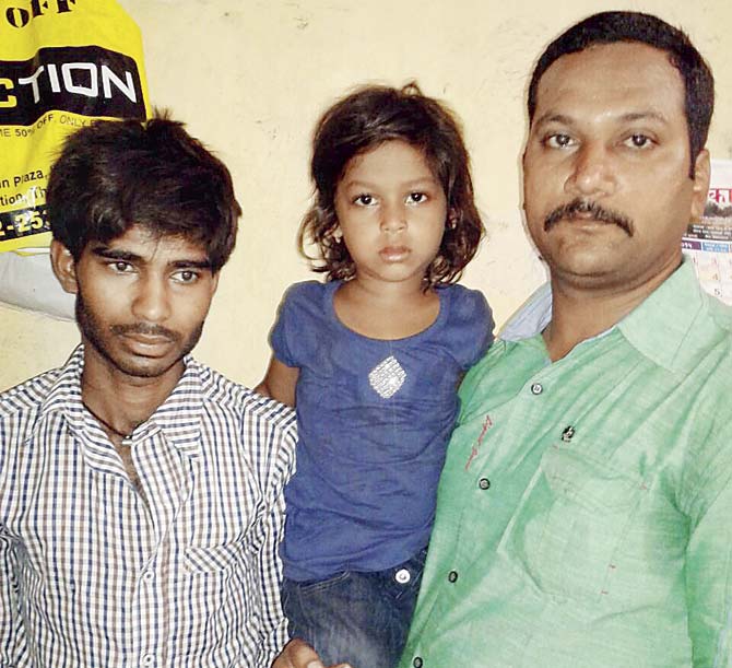 Traffic constable Zuber Tamboli (in green) recognised the girl from a video clip of the kidnapping. He nabbed Rambilal Prajapati and rescued the minor