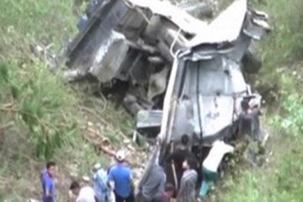 Seventeen killed as bus falls into gorge in Uttarakhand 