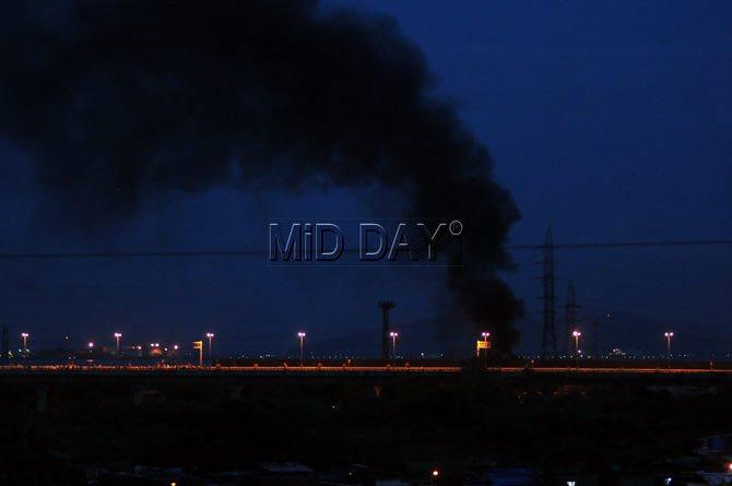 Fire at an oil depot in Mumbai Port Trust, Wadala