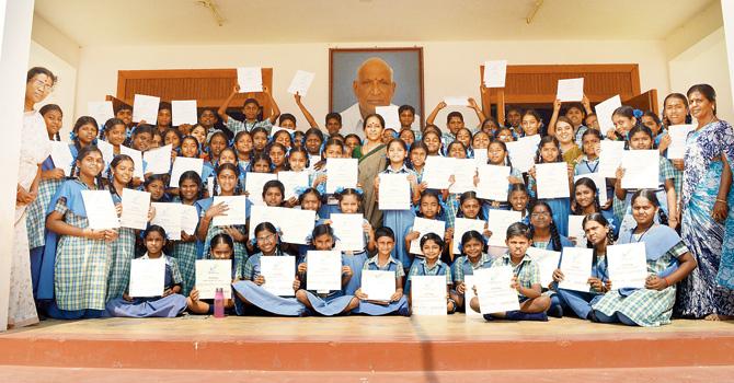 Bombay Jayashri (centre) with school children from Manjakkudi;