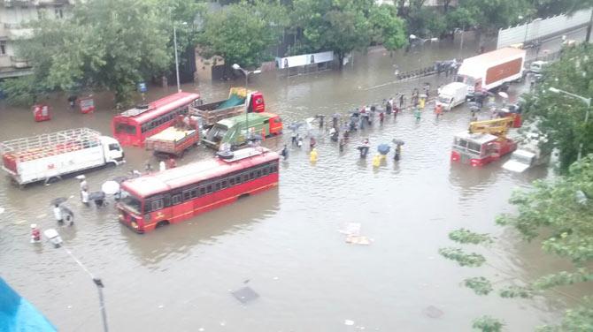 Heavy water-logged street near Sri Shanmukhananda Chandrasekarendra Saraswathi Auditorium in Sion (E)