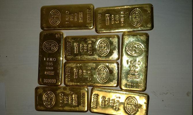 Smuggled gold bars found hidden in flight