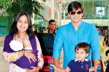 Spotted: Vivek Oberoi with his family at Mumbai airport