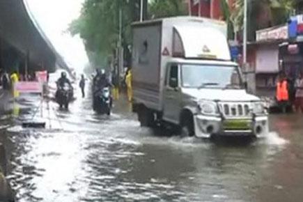 Heavy rain causes water logging in low lying areas of Mumbai