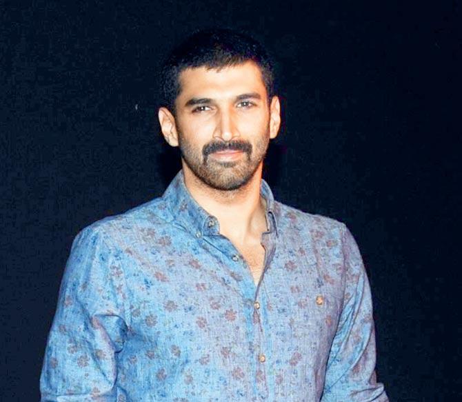 Aditya Roy Kapur is keeping away from people to stay in character for Fitoor