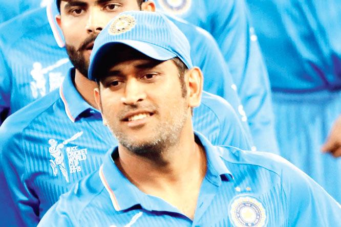 ICC World Cup: Dhoni keeps wicket, but without his 'keeping pads