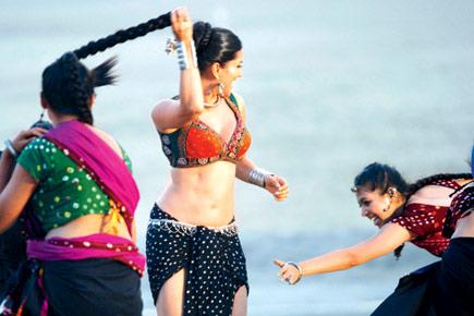 Sunny Leone caught in a playful mood on sets of 'Ek Paheli Leela'