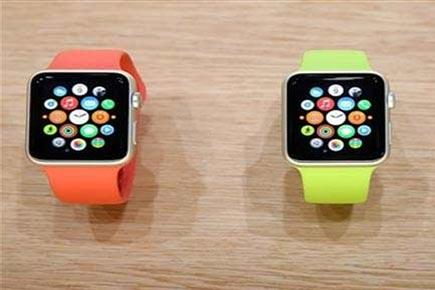 Apple Watch includes messaging, calls and health apps