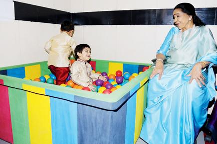 Asha Bhosle inaugurates an autism centre for children in Pune