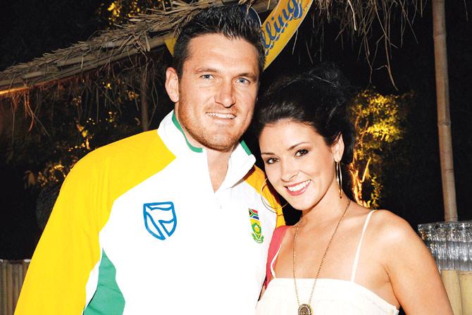 IN HAPPIER TIMES: Graeme Smith and Morgan Deane pose during a function at the Taj Palace in New Delhi on February 21, 2011. PIC/Getty Images