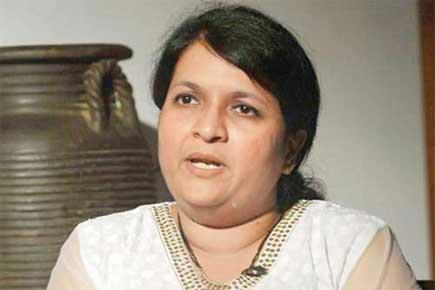 Anjali Damania gets threat call from Pak to withdraw cases against Khadse