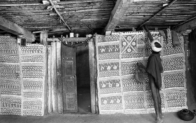A Rathna tribal house, Gujarat, 1980.