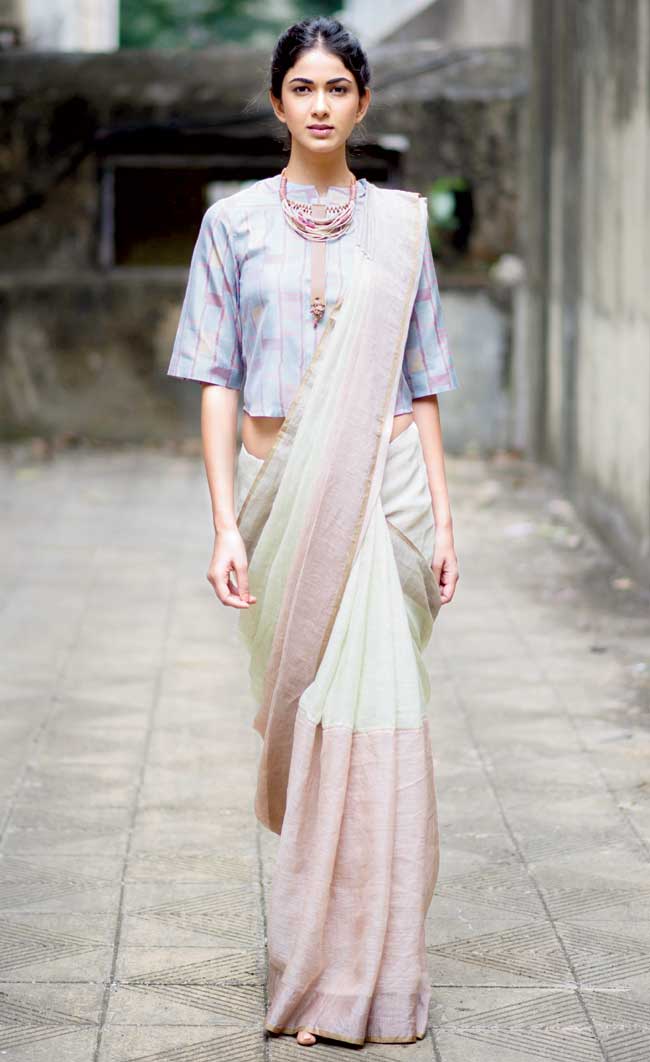 Anavila has used jamdani, batik and hand embroideries on natural fabrics