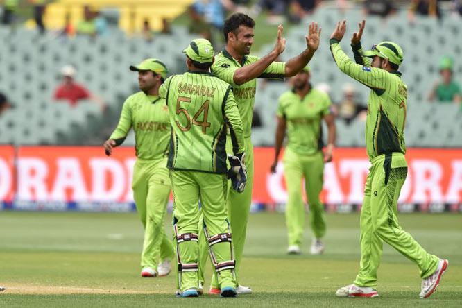 ICC World Cup: Ton up Sarfaraz steers Pakistan to Qfs, Ireland out