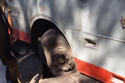 Mumbai: BEST bus wheel gets jammed in a manhole