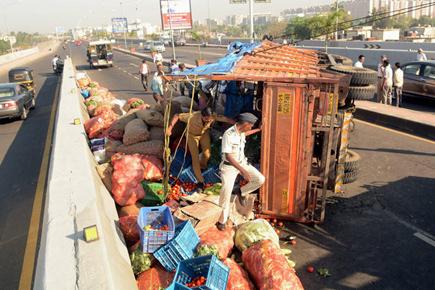 Mumbai: Truck topples on Santacruz Chembur Link Road bridge