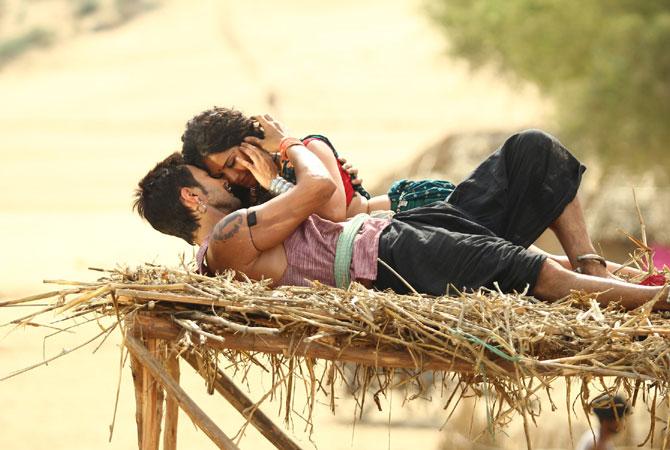 Sunny Leone developed rashes on her body while she was shooting for this scene with co-star Rajneesh duggal on sets of 