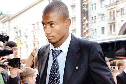 Kalou could be fined for Berlin Wall stunt