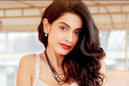 Sarah Jane Dias to perform her debut song live at a fashion show