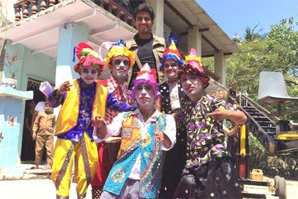 Yash Sinha shoots with dwarves