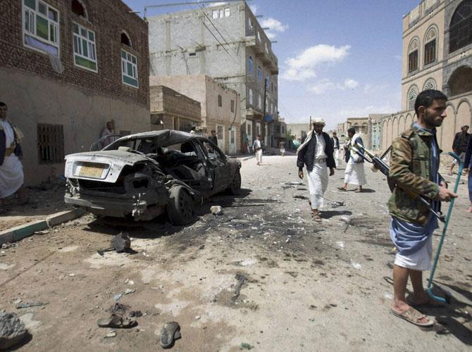 Yemen crisis: 55 dead in mosque bombings 