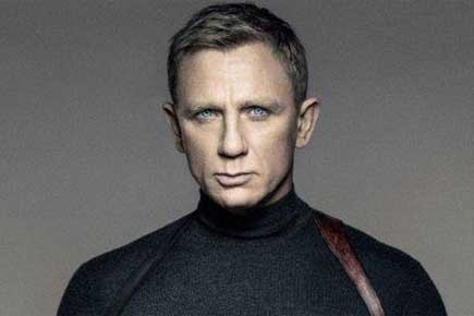 Daniel Craig undergoes knee surgery