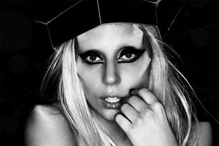 Lady Gaga suffers wardrobe malfunction