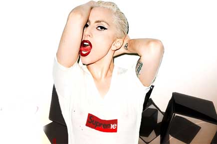 Lady Gaga steps out only in t-shirt