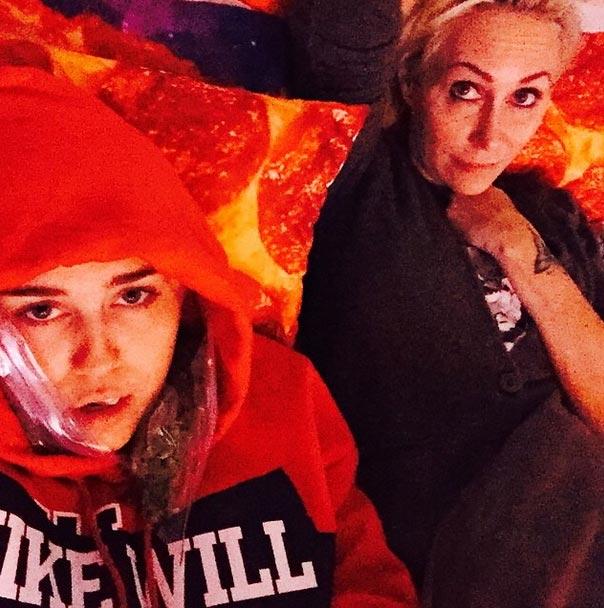 Miley Cyrus posts a picture with mother Tish after surgery