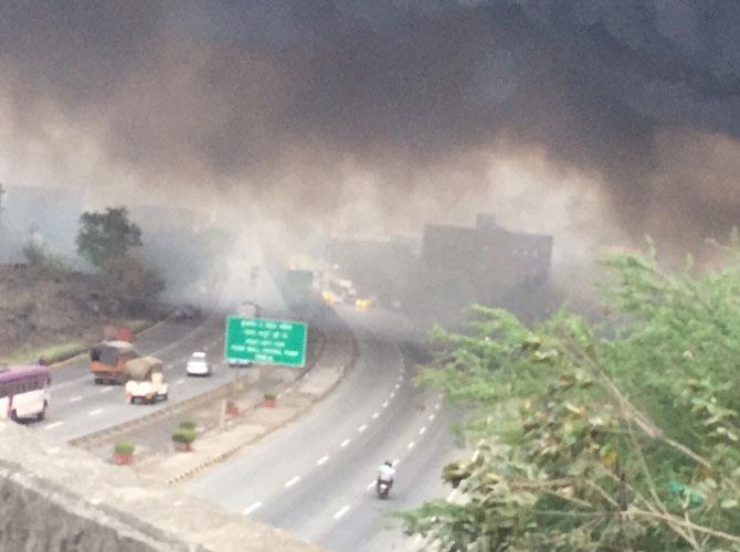 Fire on the Mumbai Pune Expressway