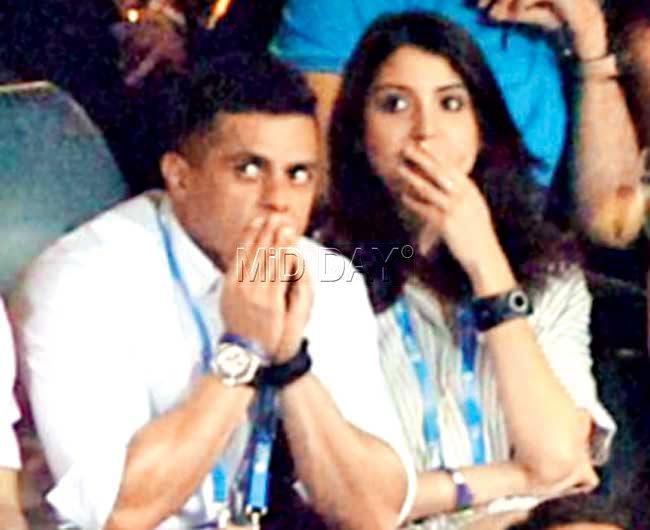 Anushka Sharma is shocked after Virat Kohli is dismissed for one yesterday. Pic/Suman Chattopadhyay